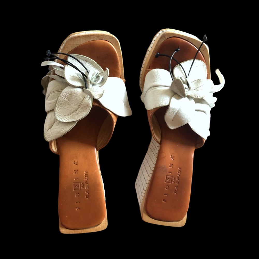 Italian Vintage Fiorina By Carlos Falchi Leather Flower Apliqué Platform Sandal - Picture 8 of 9